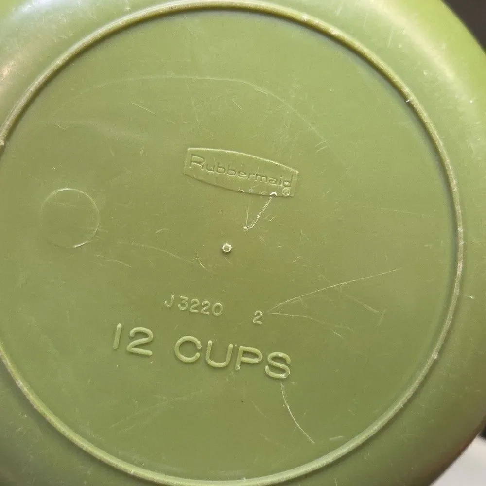 Rubbermaid Green 12-Cup Container And A ‎ Tupperware Brown Canister